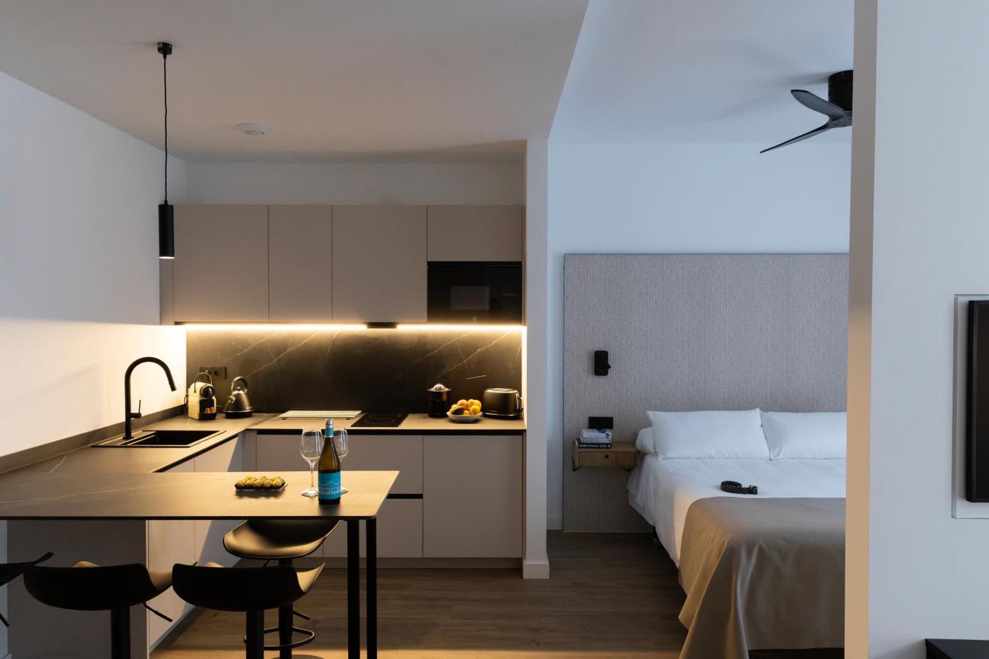 Demetrio By Alma Suites Valencia Exterior photo