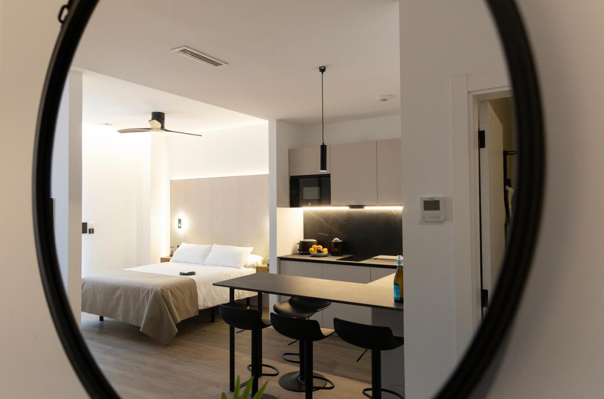 Demetrio By Alma Suites Valencia Exterior photo